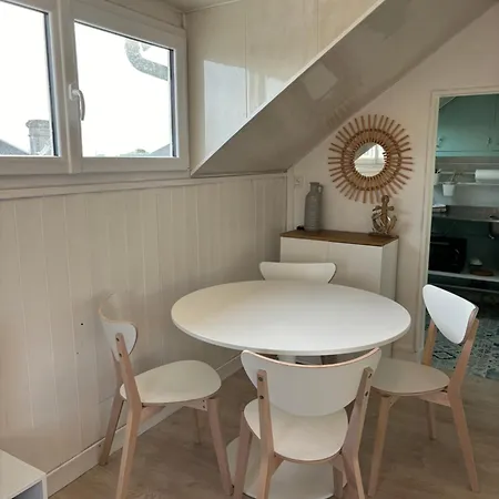 - A 300m De La Lejlighed *