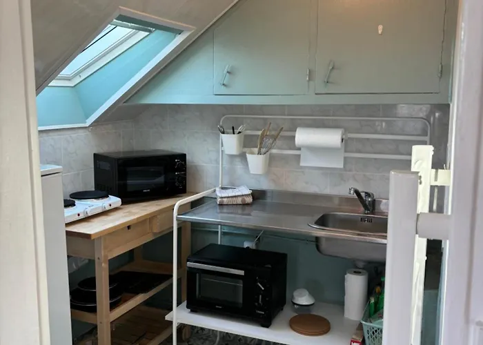 - A 300m De La Asnelles