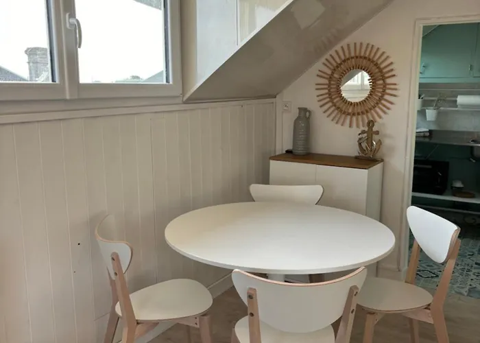 - A 300m De La Daire *